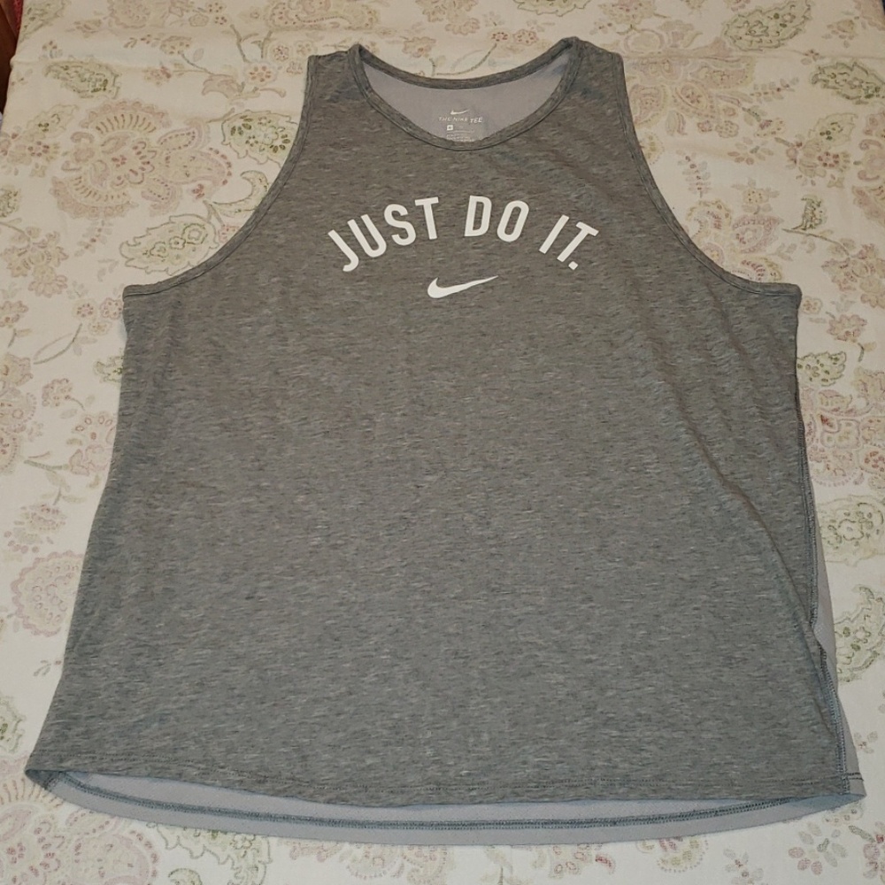 Nike Tank Top. Women's Size XL.  In GUC!